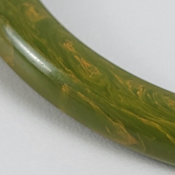 Vintage Bakelite Bangle Bracelet Green Moss 8 In 8.2 mm Wide - Picture 4 of 9